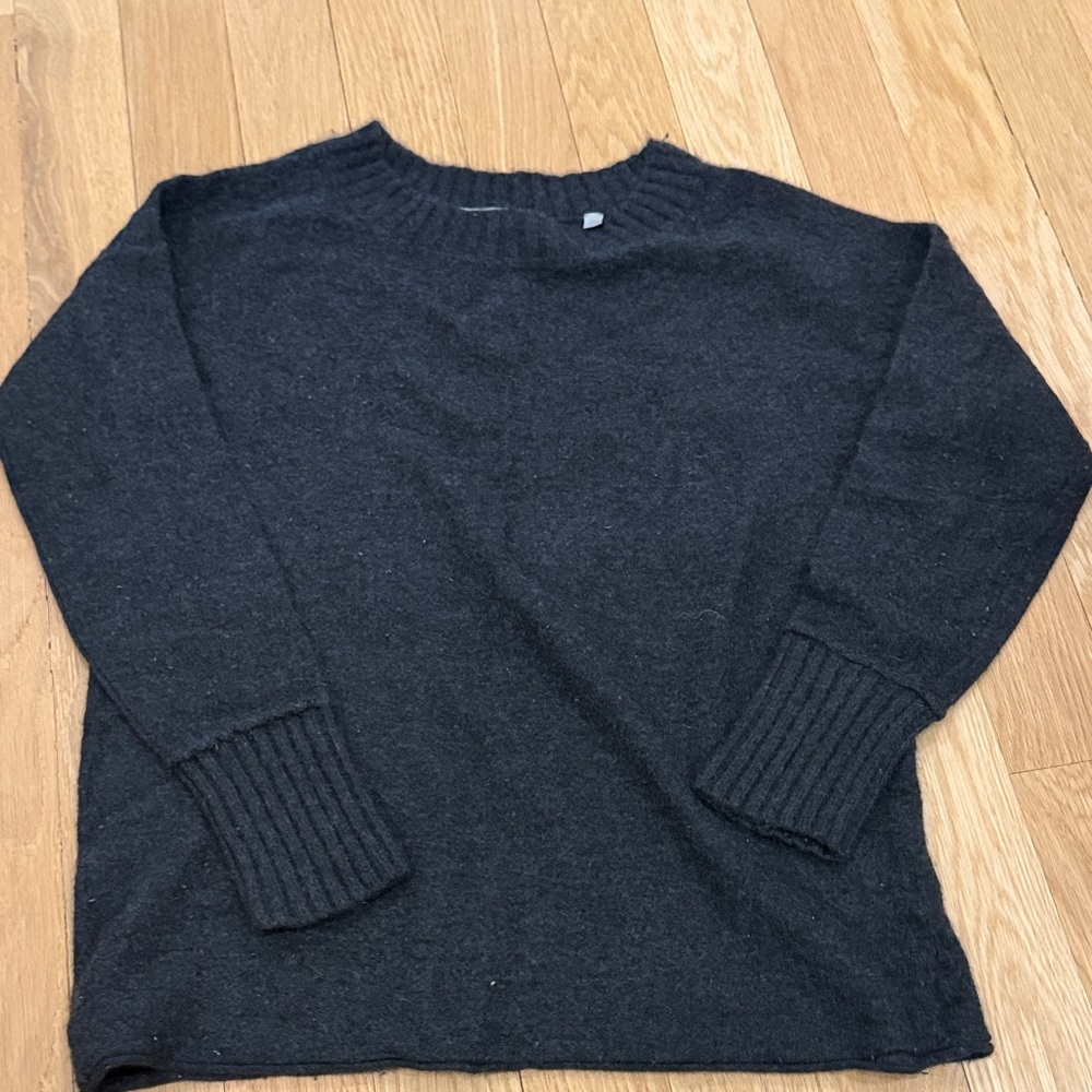Vince women’s cashmere Black Sweater